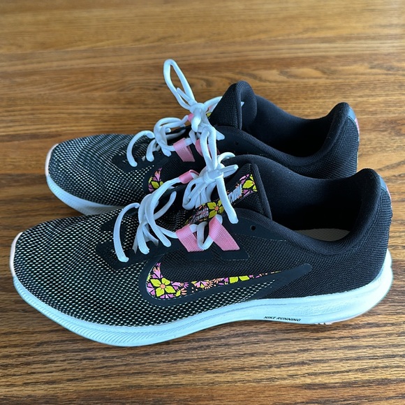 Nike Women's Downshifter 9 SE Black Light Pink Running Shoes 9 - Picture 9 of 11